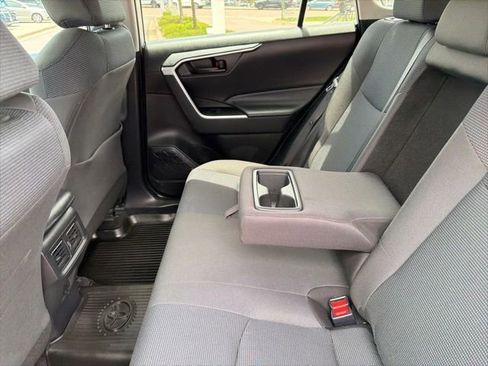 Used 2022 Toyota RAV4 LE AWD/4WD image 15