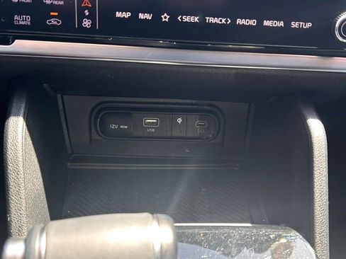 Used 2025 Kia Sportage SX image 28