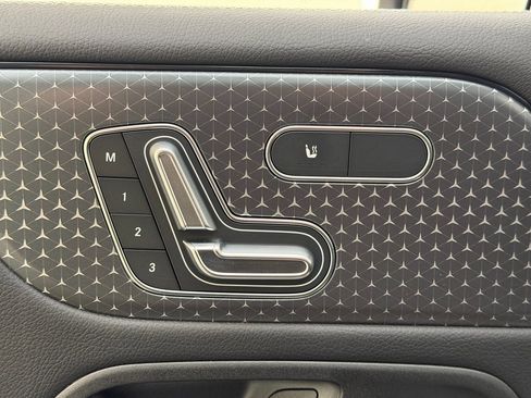 Used 2026 Mercedes-Benz GLB 250 4MATIC image 23