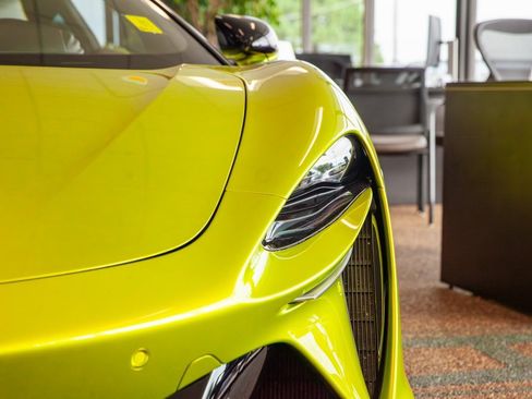 Used 2023 McLaren Artura image 5