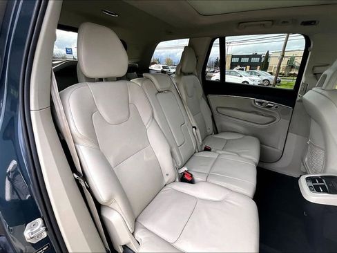 Used 2020 Volvo XC90 T5 Momentum w/ Protection Package Premier image 20
