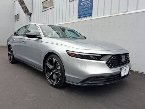 Used 2025 Honda Accord Sport image 7