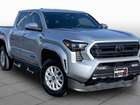 Used 2025 Toyota Tacoma SR5 AWD/4WD image 3