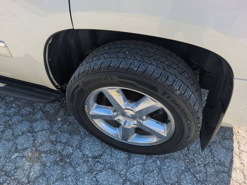 Used 2014 Chevrolet Tahoe LTZ AWD/4WD image 12