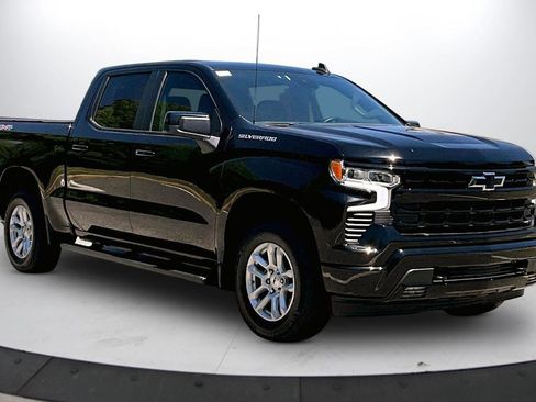 Used 2023 Chevrolet Silverado 1500 RST AWD/4WD image 2