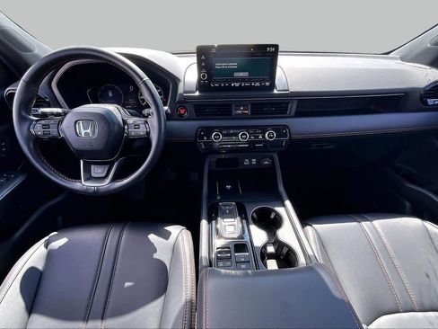 Used 2025 Honda Pilot TrailSport image 14