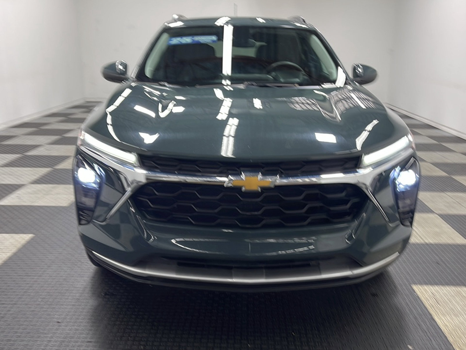 Used 2025 Chevrolet Trax LT FWD image 24