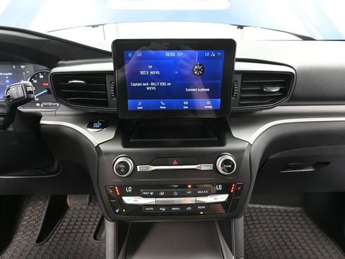 Used 2020 Ford Explorer XLT w/ Comfort Package AWD/4WD image 32