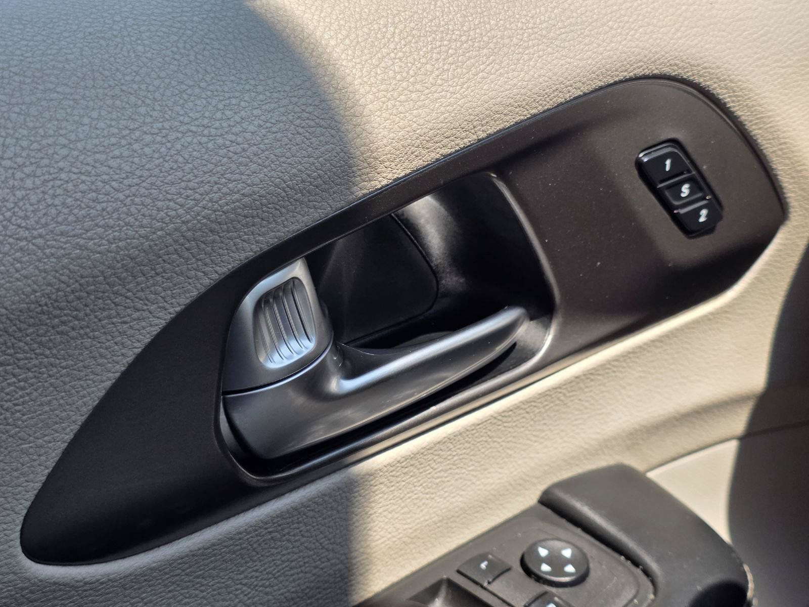 Used 2022 Chrysler Pacifica Touring-L FWD image 10