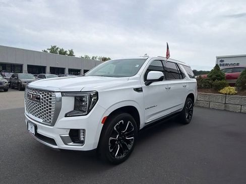 Used 2023 GMC Yukon Denali w/ LPO, Floor Liner Package AWD/4WD image 3
