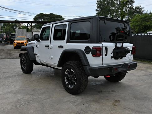 Used 2025 Jeep Wrangler Unlimited Rubicon AWD/4WD image 4