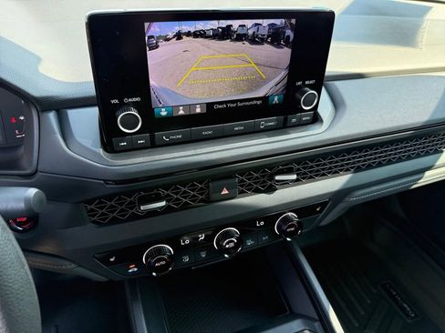 Used 2025 Honda Accord SE image 19