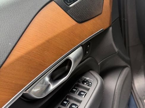 Certified 2024 Volvo XC90 T8 Plus w/ Protection Package Premier AWD/4WD image 9