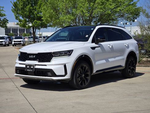 Used 2023 Kia Sorento SX image 2