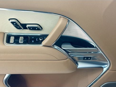 New 2026 Land Rover Range Rover SV AWD/4WD image 13