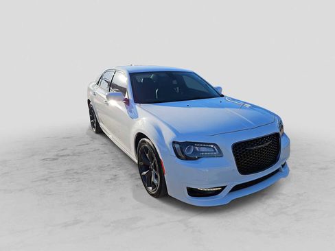 Used 2022 Chrysler 300 Touring L image 2