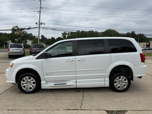 Used 2016 Dodge Grand Caravan SE w/ Quick Order Package 29E SE FWD image 6