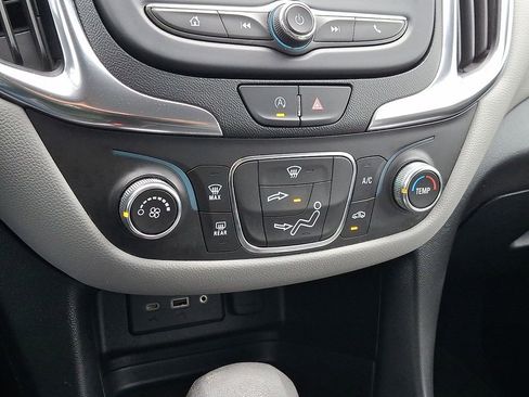 Used 2022 Chevrolet Equinox LS AWD/4WD image 17