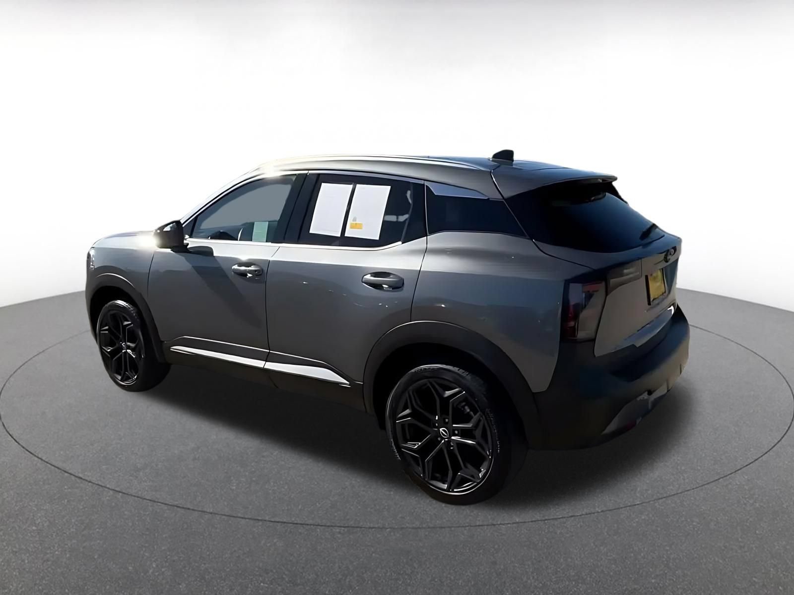 Used 2026 Nissan Kicks SR FWD image 9