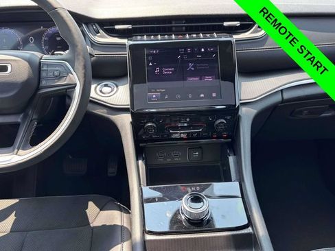 Used 2025 Jeep Grand Cherokee L Altitude AWD/4WD image 30