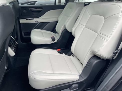 New 2026 Lincoln Aviator AWD image 18