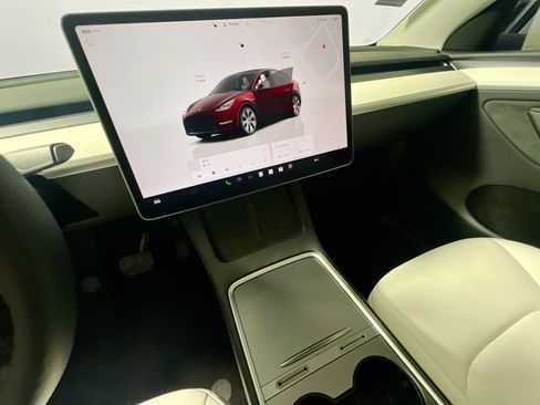 Used 2024 Tesla Model Y Long Range AWD/4WD image 25