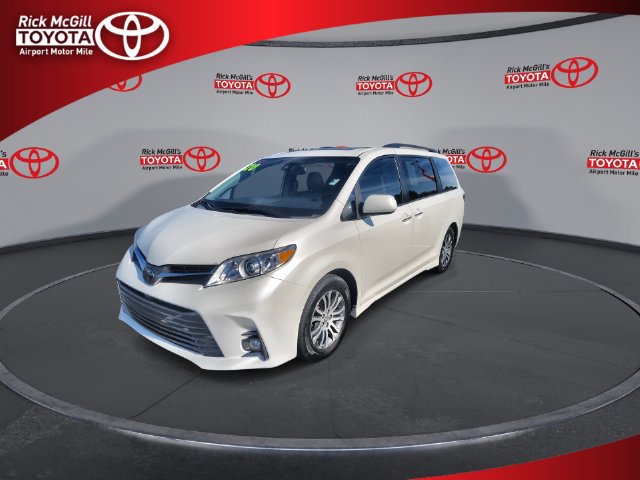 Used 2020 Toyota Sienna XLE w/ XLE Navigation Package FWD image 4