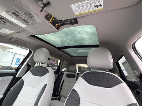 New 2026 Volkswagen Taos SE FWD image 30