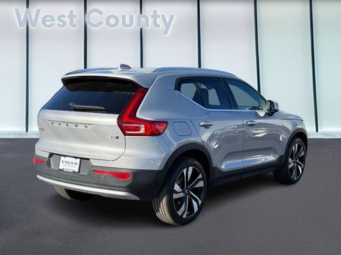 Certified 2025 Volvo XC40 B5 Plus image 4