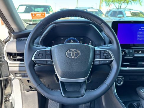Certified 2025 Toyota Grand Highlander FWD image 21