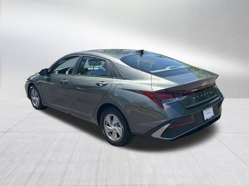 Used 2024 Hyundai Elantra SE FWD image 8