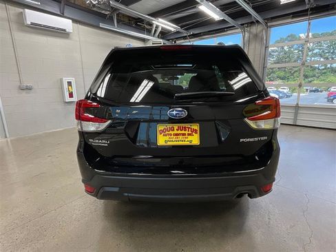 Used 2024 Subaru Forester Premium AWD/4WD image 4