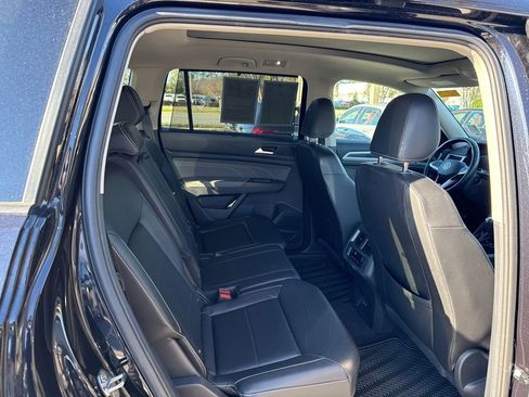 Used 2023 Volkswagen Atlas SEL R-Line image 9