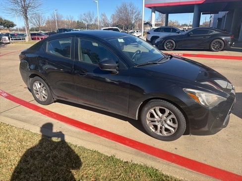 Used 2017 Toyota Yaris iA image 3