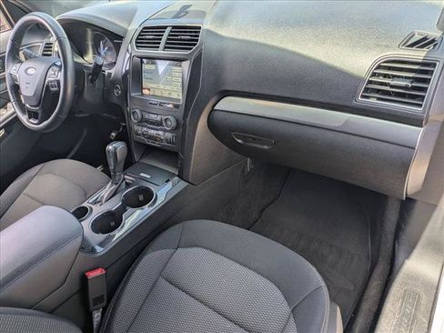 Used 2018 Ford Explorer XLT w/ Equipment Group 201A FWD image 17