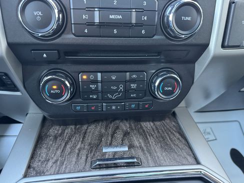 Used 2017 Ford F350 Lariat w/ Lariat Ultimate Package image 20