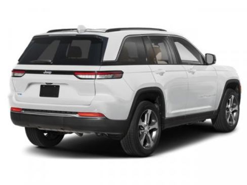 Used 2022 Jeep Grand Cherokee Summit AWD/4WD image 2