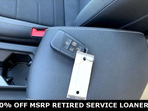 Certified 2025 Volkswagen Taos SE image 11