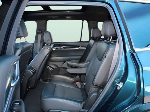 Used 2025 Cadillac XT6 Premium Luxury image 24