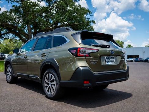 Certified 2025 Subaru Outback Premium image 4