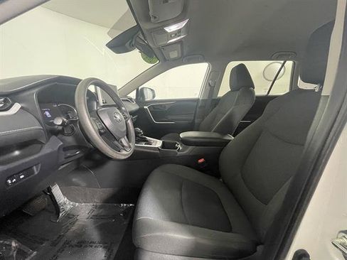 Used 2023 Toyota RAV4 LE AWD/4WD image 9