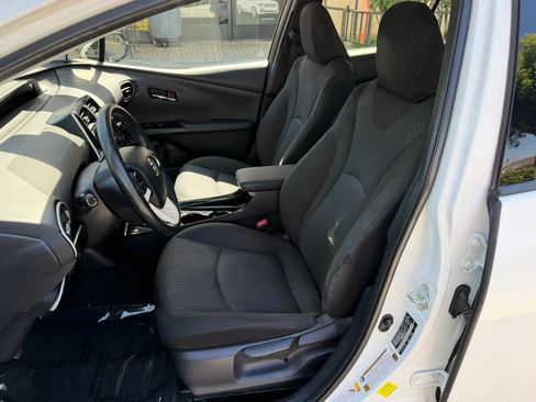 Used 2018 Toyota Prius Prime Plus FWD image 9