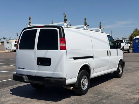 Used 2017 Chevrolet Express 2500 RWD image 12