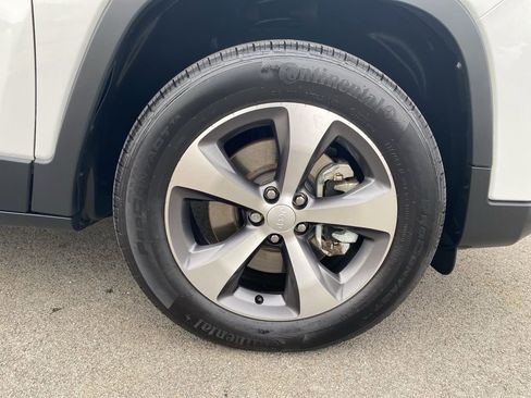 Certified 2022 Jeep Cherokee Limited image 9