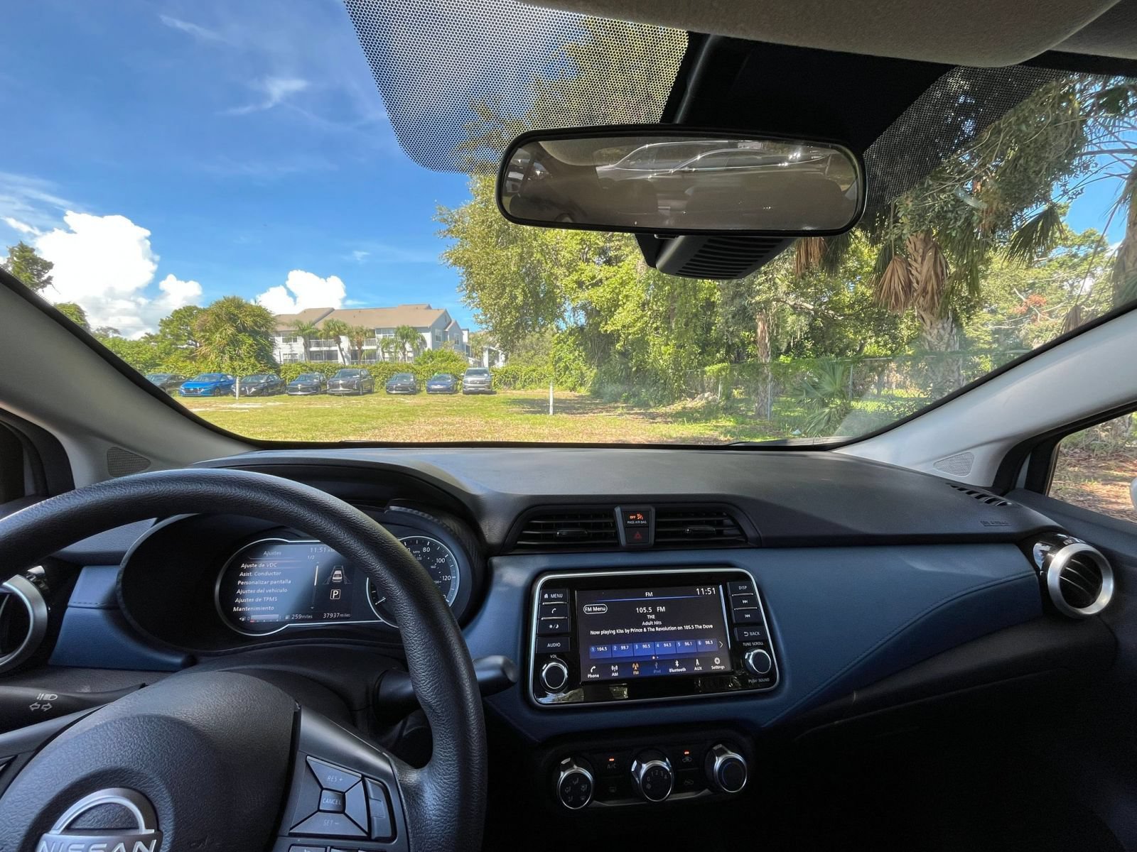 Used 2025 Nissan Versa SV FWD image 30