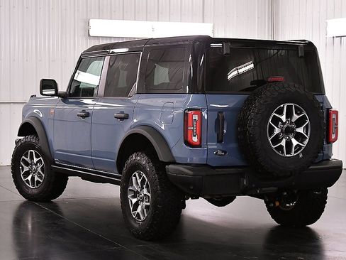 Used 2025 Ford Bronco Badlands image 5