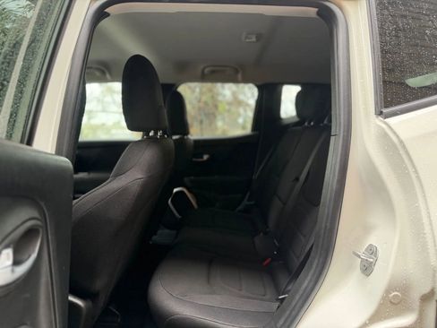 Used 2018 Jeep Renegade Latitude w/ UConnect 8.4 Nav Group image 22