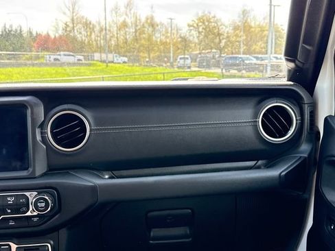 Used 2022 Jeep Wrangler Unlimited Sahara w/ Cold Weather Group image 14