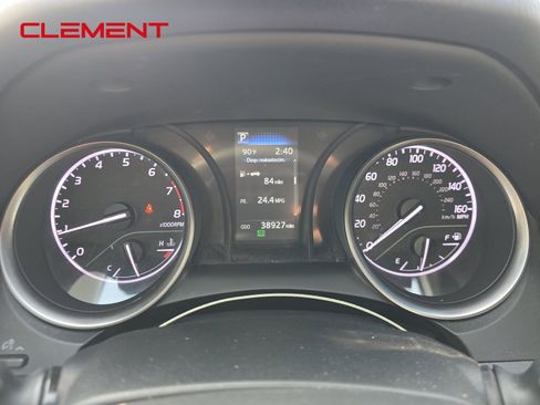 Used 2023 Toyota Camry SE image 2