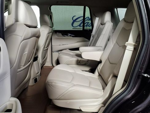 Used 2015 Cadillac Escalade Premium RWD image 8